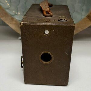 VINTAGE/ANTIQUE 1930 Eastman Kodak Leather Brownie Box Camera 35mm UNTESTED